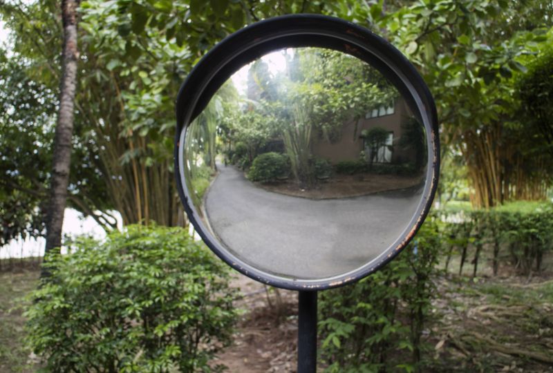 Chinese woman causes car accidents after adjusting traffic mirror to protect her home’s feng shui